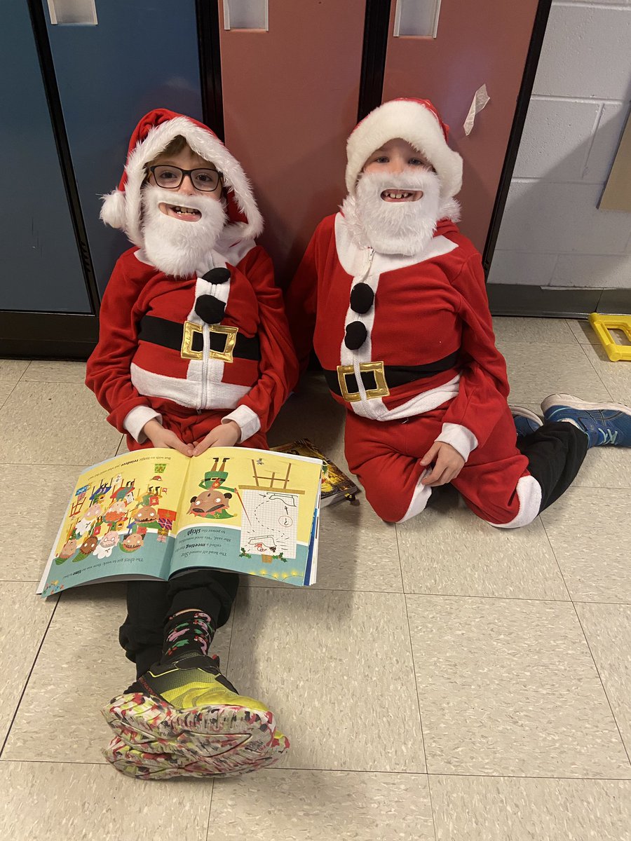 Reading Santas 🎅🏼 <a href="/NLESDCA/">NLESD</a> @AllHallowsE