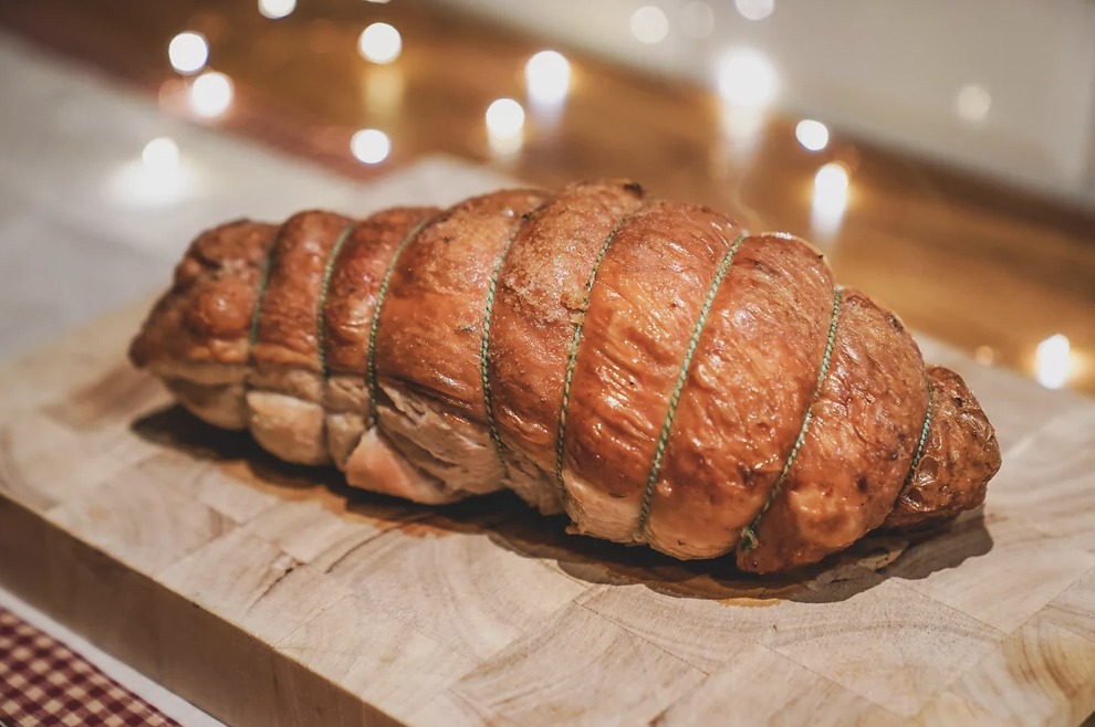 If you are feeding fewer this Christmas or need something quick and easy to carve then our boneless breast roasts are a perfect combination of fantastic flavour and convenience 🍴

🛒 Choose the perfect size for your centrepiece here - frenchbeerfarm.co.uk/product-page-1…