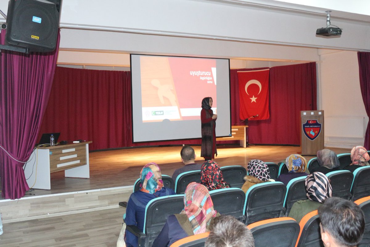Eskil_MEM's tweet photo. "Ebeveyn ve Gençlik Mektebi Projesi" kapsamında Aile ve Sosyal Hizmetler İl Müdürlüğü ile Gençlik ve Spor İl Müdürlüğü görevlileri tarafından ‘’Madde Kullanımı Riski‘’ ve ‘’Çevre ve Spor Bilinci Geliştirme‘’ eğitimleri verildi.
@hmzaydg @haciomerkartal @TC_Eskil @brahimKler2 https://t.co/Jwzw6aHNAu
