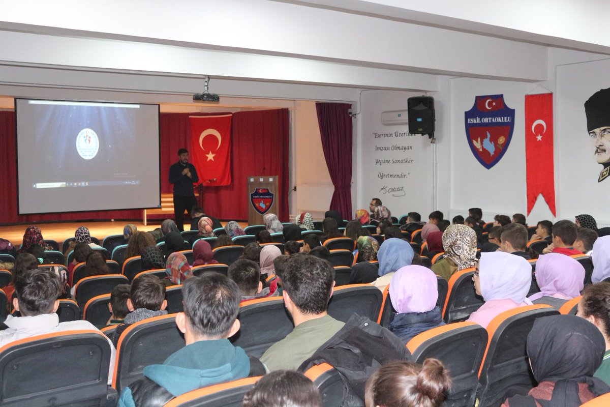 Eskil_MEM's tweet photo. "Ebeveyn ve Gençlik Mektebi Projesi" kapsamında Aile ve Sosyal Hizmetler İl Müdürlüğü ile Gençlik ve Spor İl Müdürlüğü görevlileri tarafından ‘’Madde Kullanımı Riski‘’ ve ‘’Çevre ve Spor Bilinci Geliştirme‘’ eğitimleri verildi.
@hmzaydg @haciomerkartal @TC_Eskil @brahimKler2 https://t.co/Jwzw6aHNAu