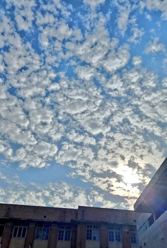 khan_fizza02's tweet photo. Sky are you myth or reality
You are real because clouds dance on you
You are myth because no one can reach you
Even your colour is a reflection and unreal
If so how thou art real...
#EngDeptt #Weatherdiaries https://t.co/C2XIWNpeHr