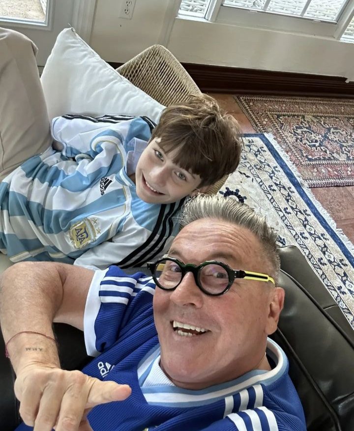 MontanerChannel's tweet photo. ¡ Feliz Viernes, feliz fin de semana!! 😉🇦🇷

📷 @montanertwiter &amp; #BabyAle 

#RicardoMontaner https://t.co/FkDU9hzZAW