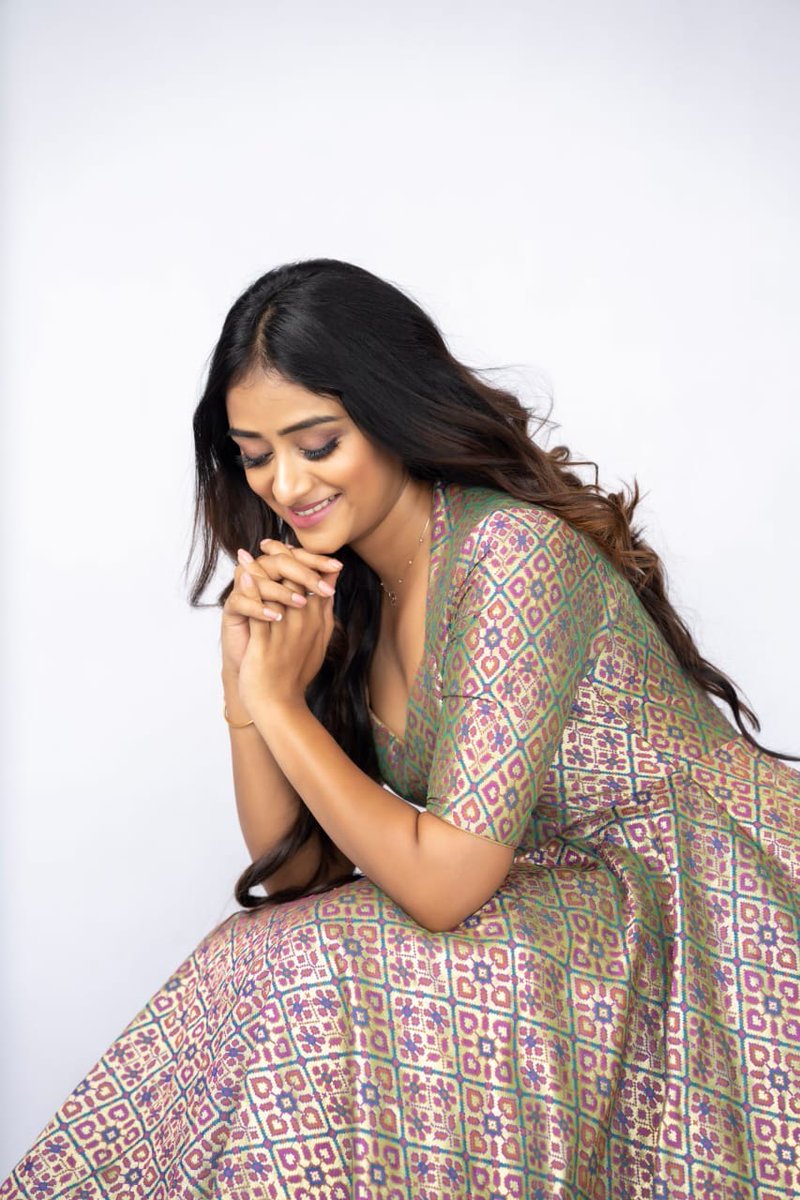 MangoKannadaOff's tweet photo. ಚಂದನವನದ ನಗುಮುಖದ ನಟಿ ಸಂಗೀತ ಶೃಂಗೇರಿ😍
#SangeethaSringeri #LatestStill #Actress #Sandalwood #Kannada #KannadaFilmNagar #MangoMusicKannada https://t.co/pBJLaoeE2S