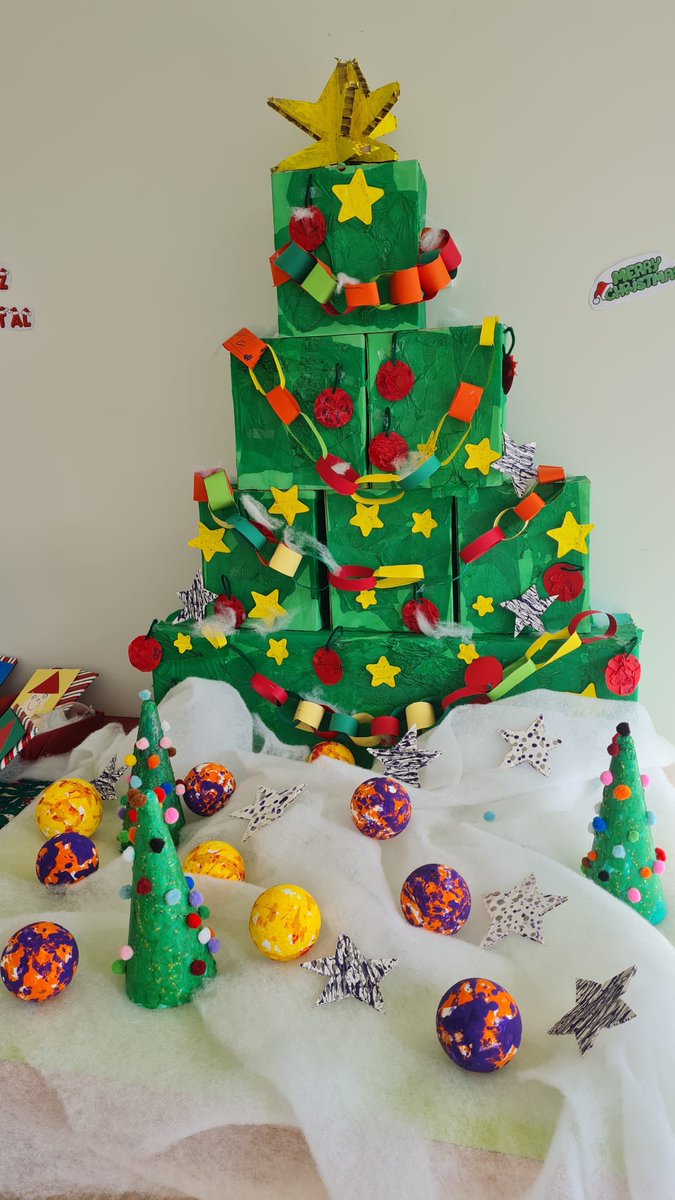 Feliz Natal!
Merry Christmas!
Joyeux Noël !
#Christmas <a href="/aefeinfo/">AEFE</a> <a href="/AmbaFrancePT/">La France au Portugal 🇫🇷</a> @LFCL_Lisbonne A très bientôt en 2023 😉