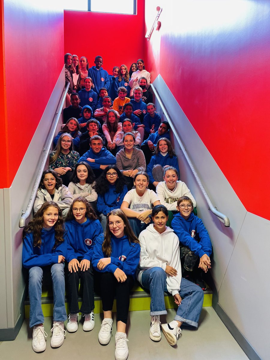 Nat45p's tweet photo. APPEL AU PARRAINAGE D’UN(E) EURODEPUTE(E) pour découvrir les coulisses du @Europarl_FR à @strasbourg en mars 2023 pour 40 élèves de LCE Espagnol et 3 enseignants du Collège P.A. Renoir @Europarl_ES #ParcoursCitoyen #EuropeanParliament -#retweet svp #RT @ac_orleanstours https://t.co/0Kt54zoLDq