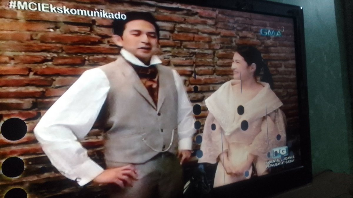Cherry_Charie's tweet photo. KlayBarra na talaga! Cute cute ng dalawang to! Senyor asawa mo po? Opo

Attendance check nga pala! 
Nood tayo sa TV! 

#MCIEkskomunikado 
#klaybarra https://t.co/XVX7K5RFfi