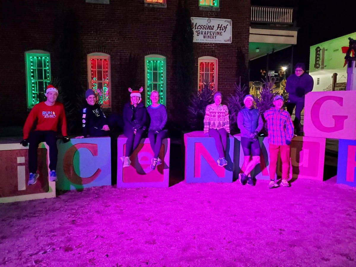 LakeGrapevineRW's tweet photo. A few snapshots of the Holiday Lights Runs. To see more go to: https://t.co/vPgkArKlfx click on “Discussion”.
#christmascapitaloftexas #holidaylightsrun #holidays #holidaytradition #rungrapevine #lgraw #runnerfun #runners #runchat #donuts https://t.co/R14deSxxGt