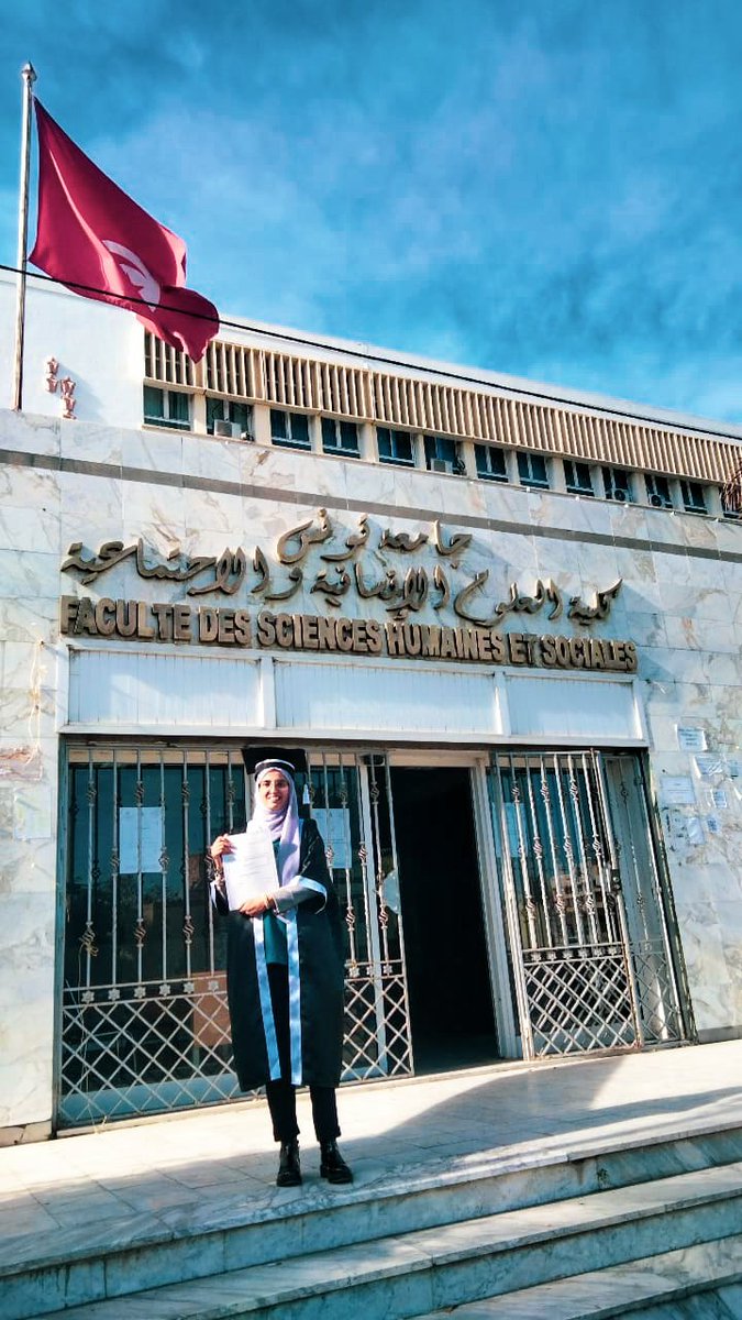 ImenB19's tweet photo. Master en poche! 
Soutenance validée avec mention très bien♥️🎓🎆
J’ai l’immense plaisir de partager avec vous ce moment de fierté et de réussite qui sont le fruit d’un parcours universitaire plein de défis, de stress et de nuits blanches parfois interminables 😅😅 https://t.co/EoCaNrivt4
