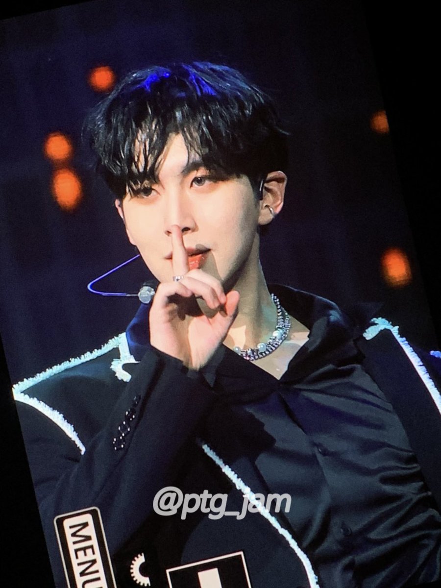 ptg_jam's tweet photo. 221216 가요대축제

#펜타곤 #신원 #고신원 
#PENTAGON #SHINWON https://t.co/8JVzHbPAOw