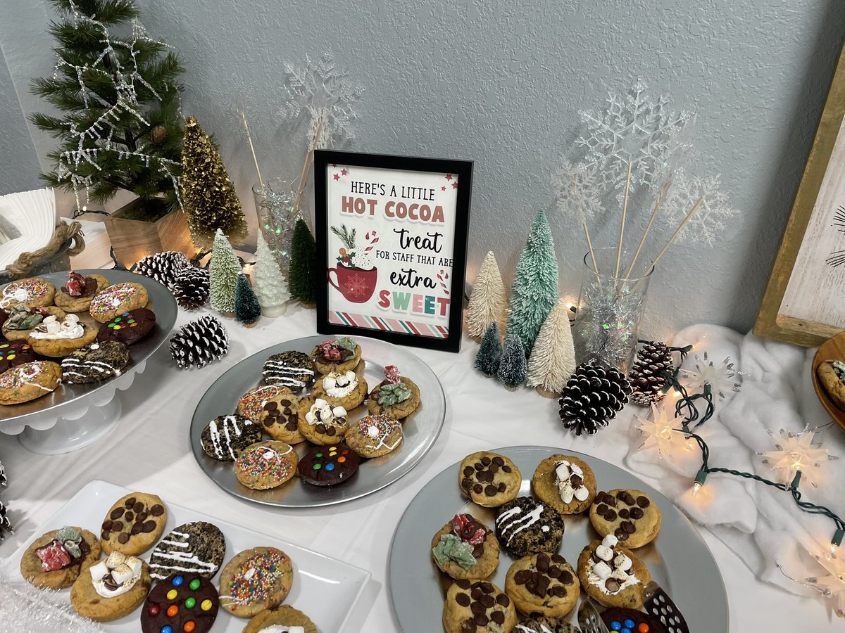 msroosa's tweet photo. So thankful for our PTA! 🐊 https://t.co/x8PbOzeN25