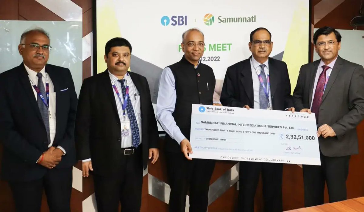 <a href="/TheOfficialSBI/">State Bank of India</a> deepens its engagement with FPOs through the co-lending arrangement with #Samunnati.

On Thursday, SBI’s Chennai Circle handed over its 1st cheque towards reimbursement under direct assignment route of co-lending to Samunnati

Read more at: timesofindia.indiatimes.com/articleshow/96…