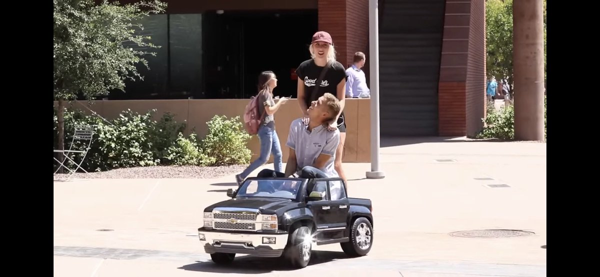 davidkorsik's tweet photo. KAKDJDHSHA eu vou muito fazer isso um dia, namoral, ThatWas absolutely Epic - Picking Up girls in a toy car https://t.co/gsGLbViVZT