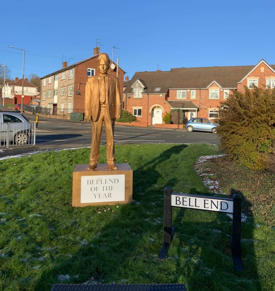 Gerashchenko_en's tweet photo. After today's morning I decided to share this news with you.

A statue of Putin in a curious design (look at its head) was installed in British Bell End village, Worcestershire.

📷: @RobKnowles36 https://t.co/DQJUtBxC09