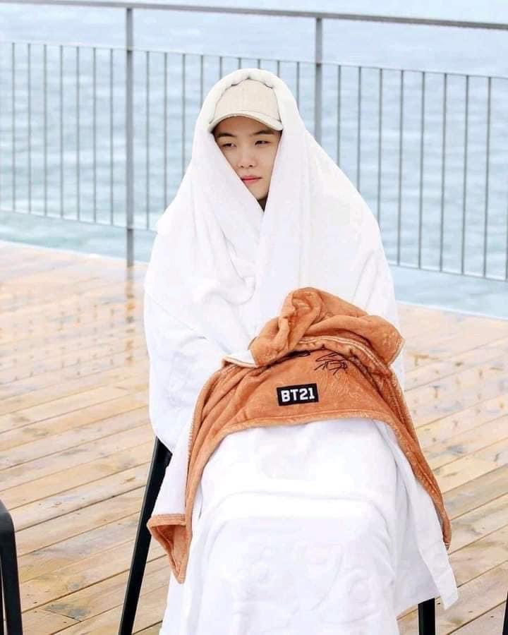 MinjiWc's tweet photo. เมมเบอร์                                         พี่ยุนกิ https://t.co/BQIjxCbfRz