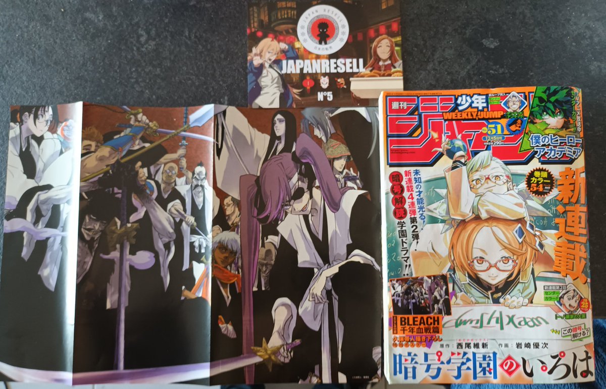 RedKovFR's tweet image. J'ai enfin reçu le Weekly Jump n°51 avec le poster du Gotei 13 😍
Merci @JapanResell !
#BLEACH #WeeklyJump