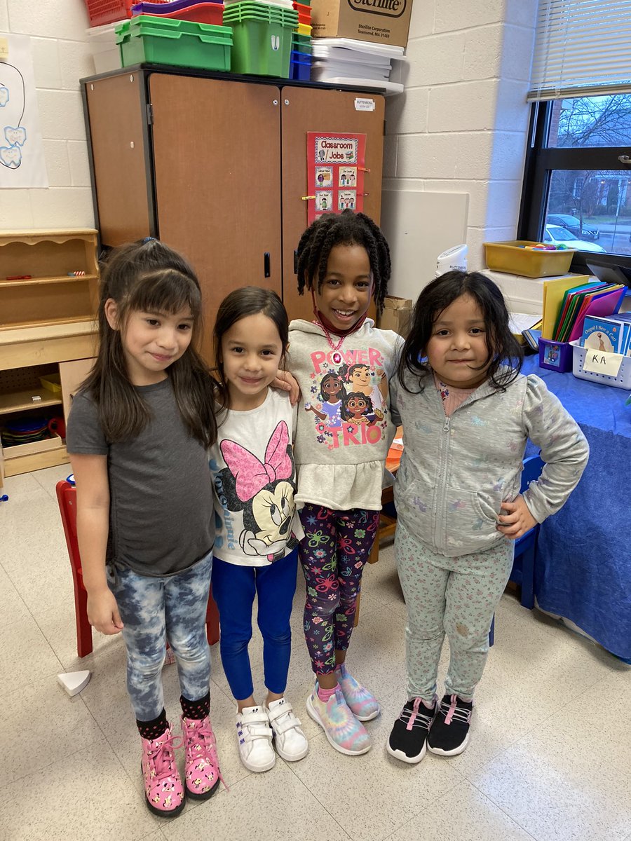 MsRuttenbergFH's tweet photo. Winter happiness in kindergarten.  #fhhillhighlights https://t.co/VV7yZE1NZV