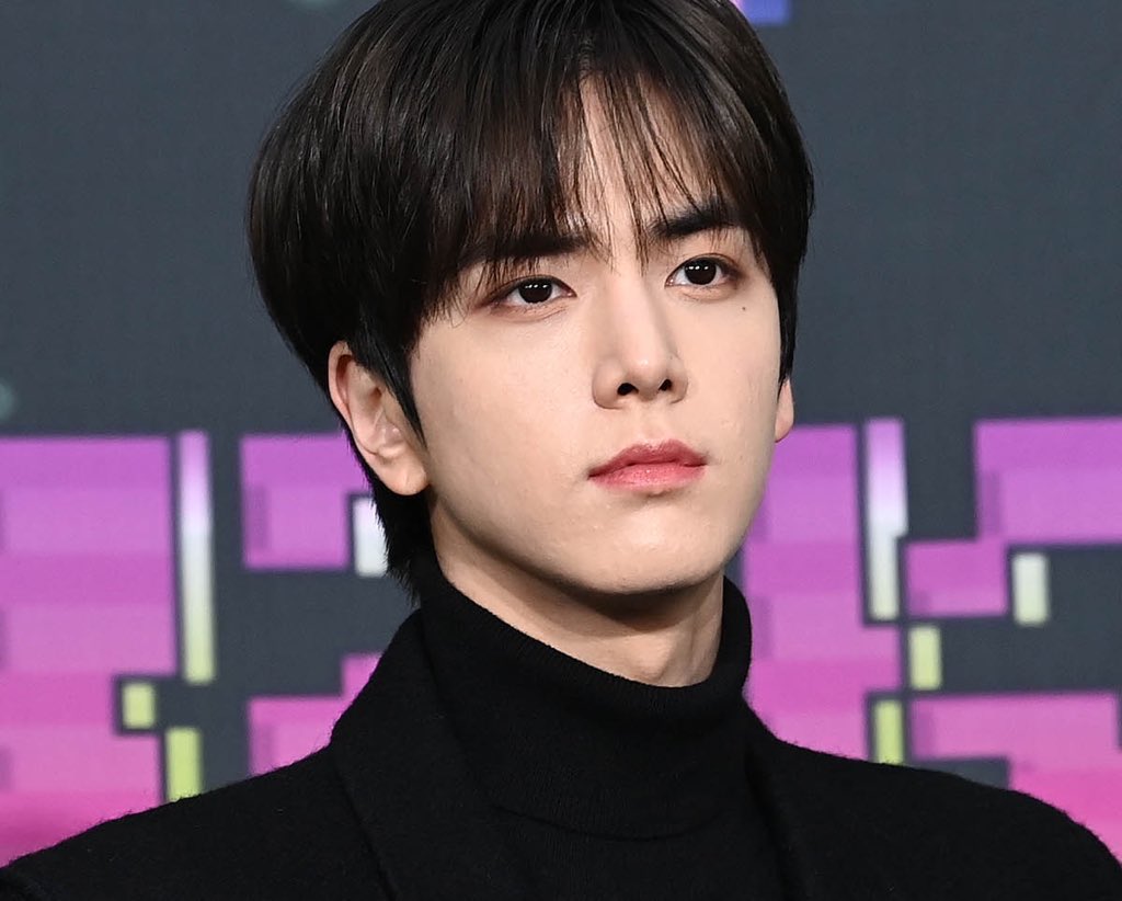 YHOONLOOKS's tweet photo. younghoon is so handsome https://t.co/Ac9aaNbMu8
