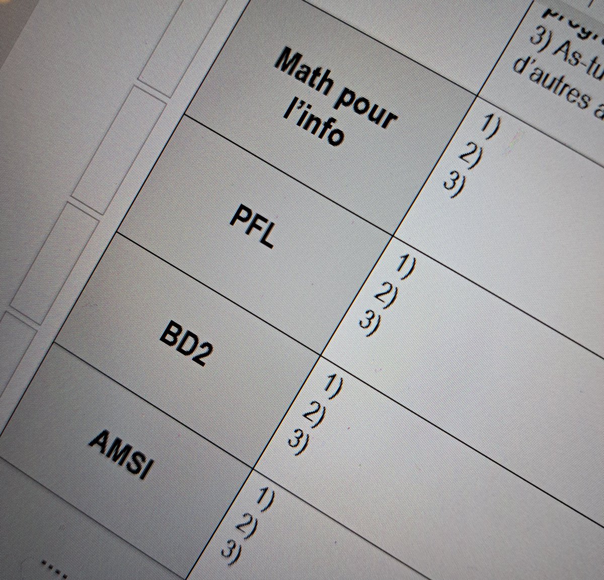 Ce matin, je terminais les fiches récapitulatives, individualisées et personnalisées aux étudiants de <a href="/UNamurCSFaculty/">UNamur - Faculté d'Informatique</a> que je suis en coaching méthodo. Un seul objectif : étudier efficacement pour réussir sa session d'examens ! #yaplusqua #comeonguys #aidealareussite #methodo