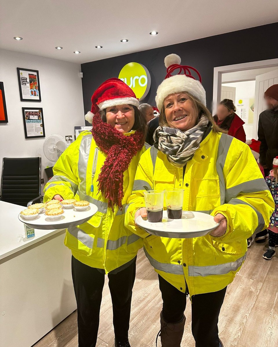 Curo_Sales's tweet photo. Christmas has come early at the Eaton Park Marketing Suite!

Last night, the #community of Eaton Park came together to celebrate the holiday season at Curo's Christmas event.

Read all about it 👉https://t.co/cOdd8CSMhn

#HomesforGood #event #development https://t.co/0CQ69sAX51