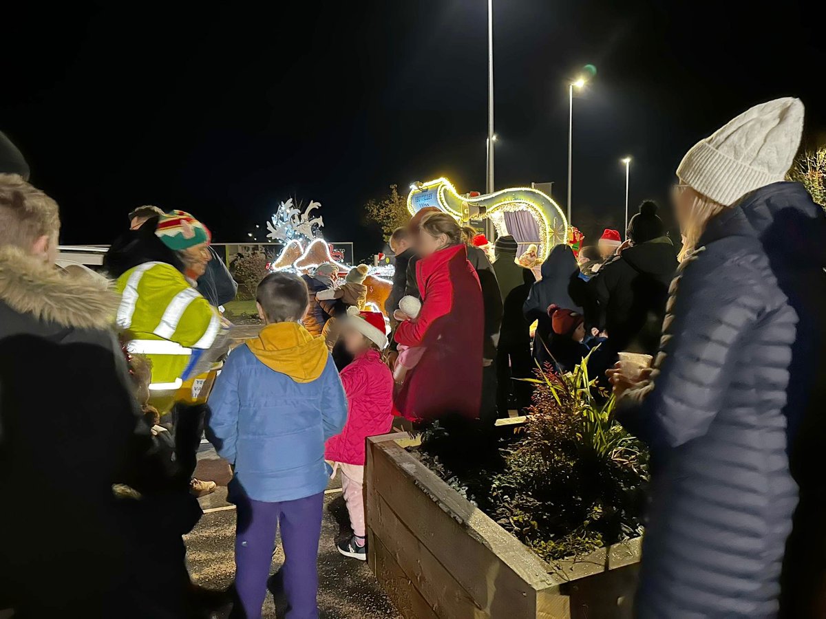 Curo_Sales's tweet photo. Christmas has come early at the Eaton Park Marketing Suite!

Last night, the #community of Eaton Park came together to celebrate the holiday season at Curo's Christmas event.

Read all about it 👉https://t.co/cOdd8CSMhn

#HomesforGood #event #development https://t.co/0CQ69sAX51