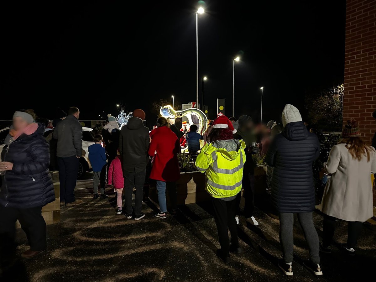 Curo_Sales's tweet photo. Christmas has come early at the Eaton Park Marketing Suite!

Last night, the #community of Eaton Park came together to celebrate the holiday season at Curo's Christmas event.

Read all about it 👉https://t.co/cOdd8CSMhn

#HomesforGood #event #development https://t.co/0CQ69sAX51