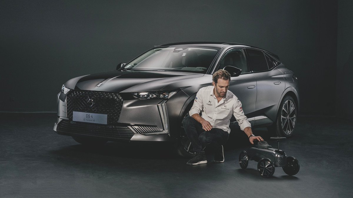 ds_automobiles's tweet photo. .@JeanEricVergne's DS 4 E-TENSE 225 PERFORMANCE LINE + is the perfect link between style and performances. Inspired by its design, we created the ultimate baby walker, a unique present for Baby JEV’s Christmas.
#DS4PERFORMANCELINE #DS4 #DSautomobiles @DS_Performance https://t.co/3JNPYWh2vW