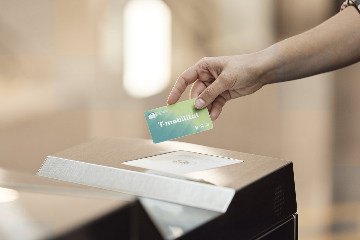 La T-Jove, la primera targeta que desapareixerà en cartró i funcionarà només amb T-Mobilitat bit.ly/3uU1mkC