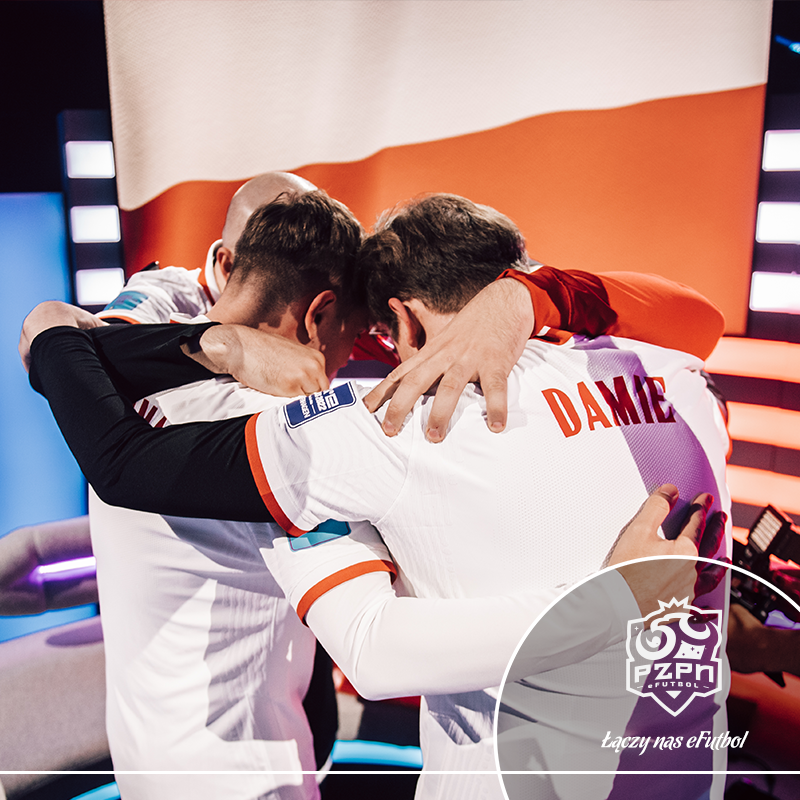 PZPNeFutbol's tweet photo. Dziś Polska 🇵🇱 zagra mecze rewanżowe z Francją 🇫🇷, Izraelem  🇮🇱, Finlandią 🇫🇮 oraz Hiszpanią 🇪🇸 w ramach el. do MŚ. Startujemy o 16:50, a komentatorem będzie 🎙️ @MrCogitoo. @damiefifa, @Furman08, @bejottFIFA i @milosz93 celują w TOP2 tej grupy. Transmisja na FB/YT/Twitch.tv https://t.co/CVGXimazEX
