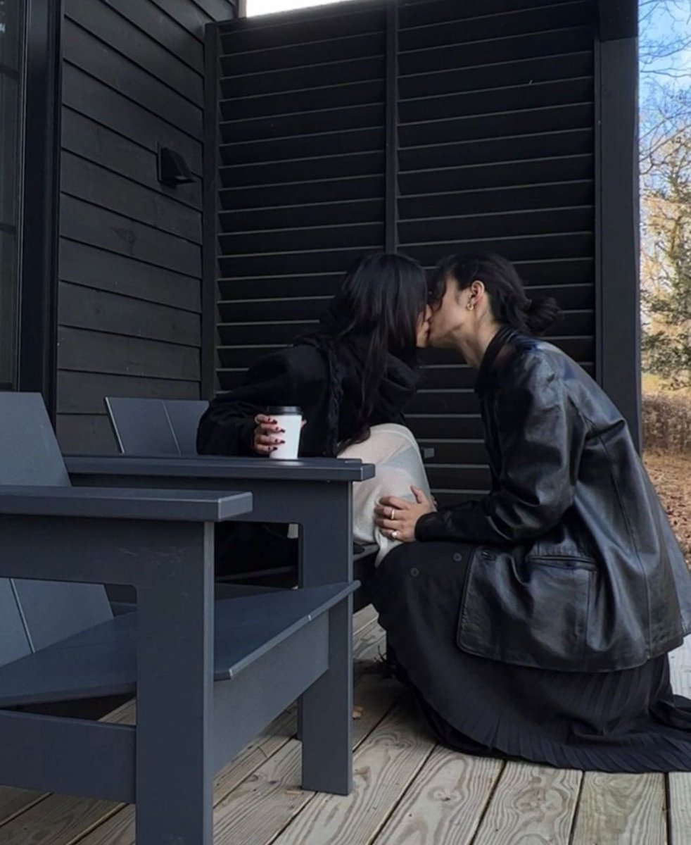 cafewindows's tweet photo. taking photographer boyfriend &amp; fashion girlfriend to the next level https://t.co/6xrIVwx2uN