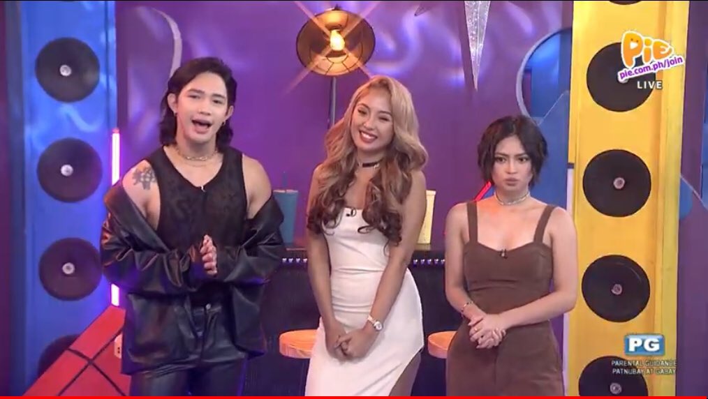 Ranpoy1Yap's tweet image. hi piemilyangpuyat welcome to #therealgillonsapnl #pienightlong manalo ako sa fairfect match wed thur friday @Karen_Bordador #aaronmaniego @iampieofficial matching matching at dagdag or bawas kamali ako sagot sa #pienalopinoygames kaso panalo ako