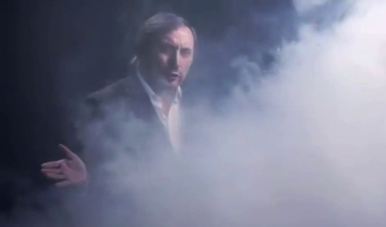 bilshez's tweet photo. Carlos Pinto es el mas contento con el humo...
#AlertaRoja https://t.co/ANMB00gfyM
