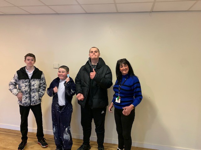 Philippa_enable's tweet photo. A morning well spent painting @StAndrewHospice with young people from @WillowbankSch and @Portland_High...Supporting our local community.
#steppingup #communityimpactproject #volunteering https://t.co/dWuyJtgnI9
