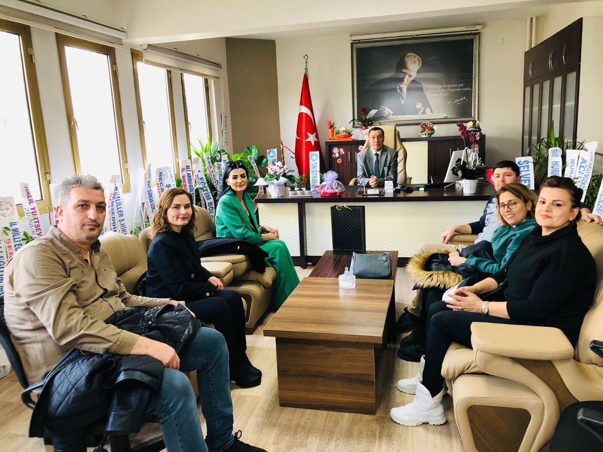 Milli Eğitim Müdürümüz Sayın Bayram IŞIK'ın Şehzadeler İlçe Milli Eğitim Müdürlüğü'ne atanması münasebetiyle Manisa İl MEBBİS Yöneticileri Ali AKSU, Gülşah KOÇ ve Emine BEKTAŞ ile Ölçme Değerlendirme ve Sınav Şubesi Personeli İsmail AKSU hayırlı olsun ziyaretinde bulundular.