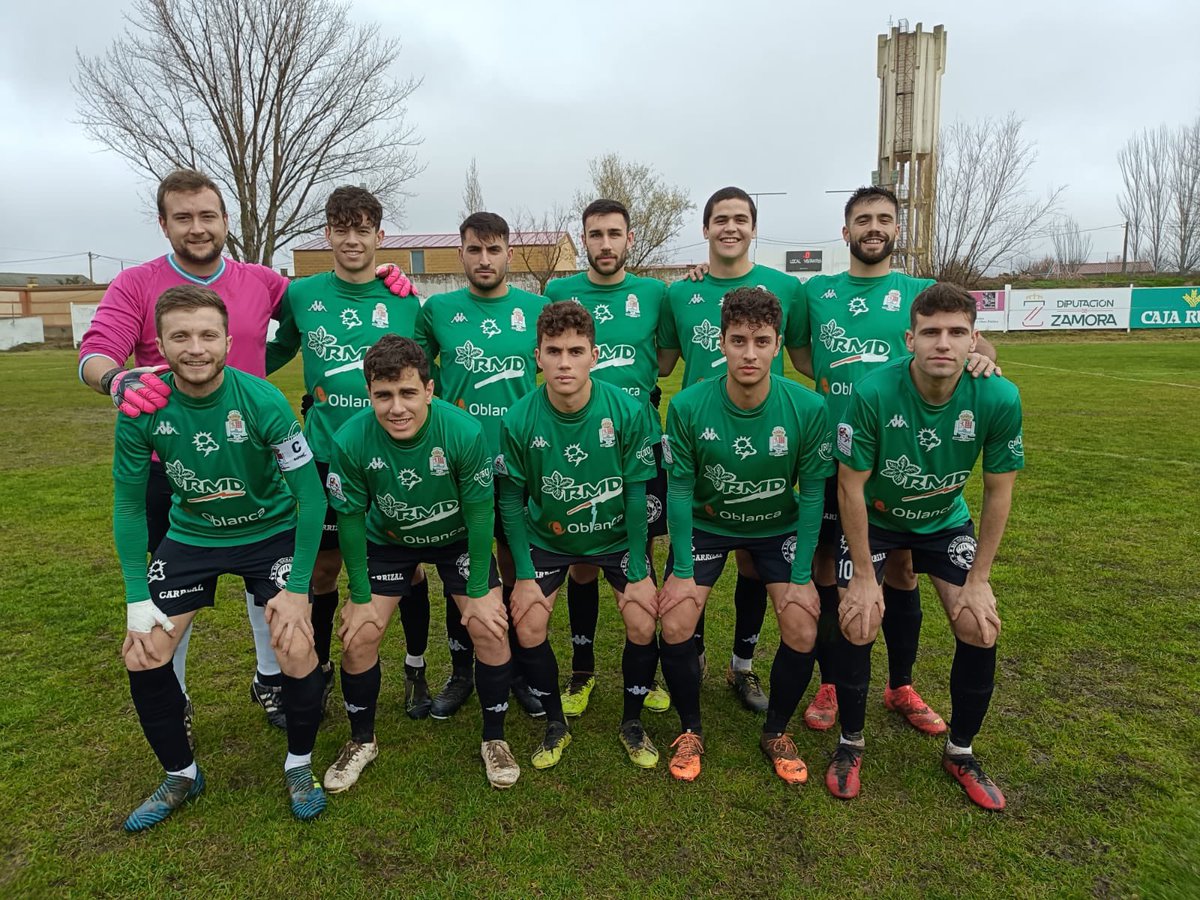 cdonzonilla's tweet photo. 💚Buenos días familia!💚
Se acerca el fin de semana…y ya huele a fútbol , huele a DERBI, el gran derbi del año para terminar el 2022!
🗓Domingo 18 de diciembre 
🕧 Horario matutino 12:30h 
⚔️VS @LaBanezaFC_ 
Se juega en casa, vamos a por todas! Derbi bonito para disfrutar! https://t.co/r39Uv7zIGW