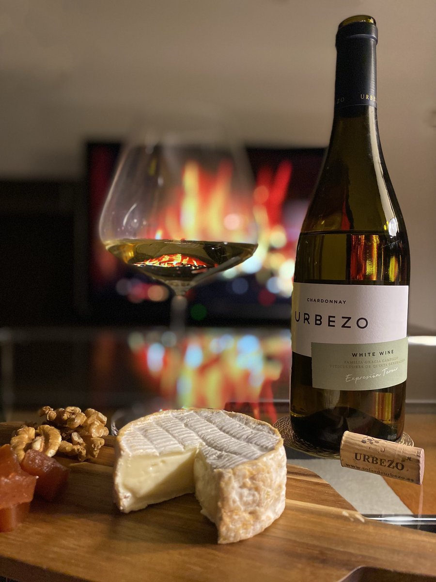 UrbezoWines's tweet photo. Os proponemos para esta noche abrir un Urbezo Chardonnay con un buen queso francés .

#SolardeUrbezo #UrbezoWines #Cariñena #DOCariñena #vinosorganicos #organicwines https://t.co/C79A3QG9nK