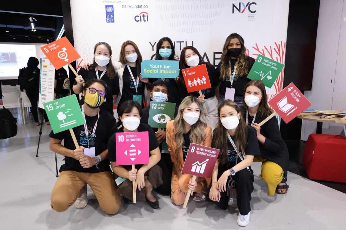 UNDP_India's tweet photo. Together for youth action to #BuildForwardBetter. 

Dr. Chintan Vaishnav, Mission Director, @AIMtoInnovate, and Mr. Dennis Curry, Deputy Rep, @UNDP_India, launched the 5th edition of @YouthCoLab India. 

Apply now to accelerate your start-up! https://t.co/REq3p7QUi0 https://t.co/lulG3AbwpT
