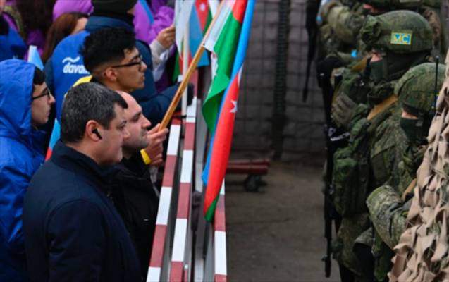 ikisahilnews's tweet photo. 🇦🇿 #Qarabağ|da faydalı #qazıntı yataqlarının #qanunsuz istismarı əleyhinə Şuşa-Xankəndi yolunda keçirilən fasiləsiz #dinc aksiyaya qoşulanların sayı getdikcə artmaqdadır.
✊ Bütün #aksiya iştirakçıları günlərdir ki, yüksək #əzm, #mətanət, #qətiyyət nümayiş etdirirlər. https://t.co/LLb0mWktEW