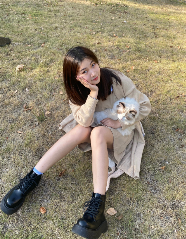 jsd3torn's tweet image. My kitten is an eight-month-old ten-pound kitten