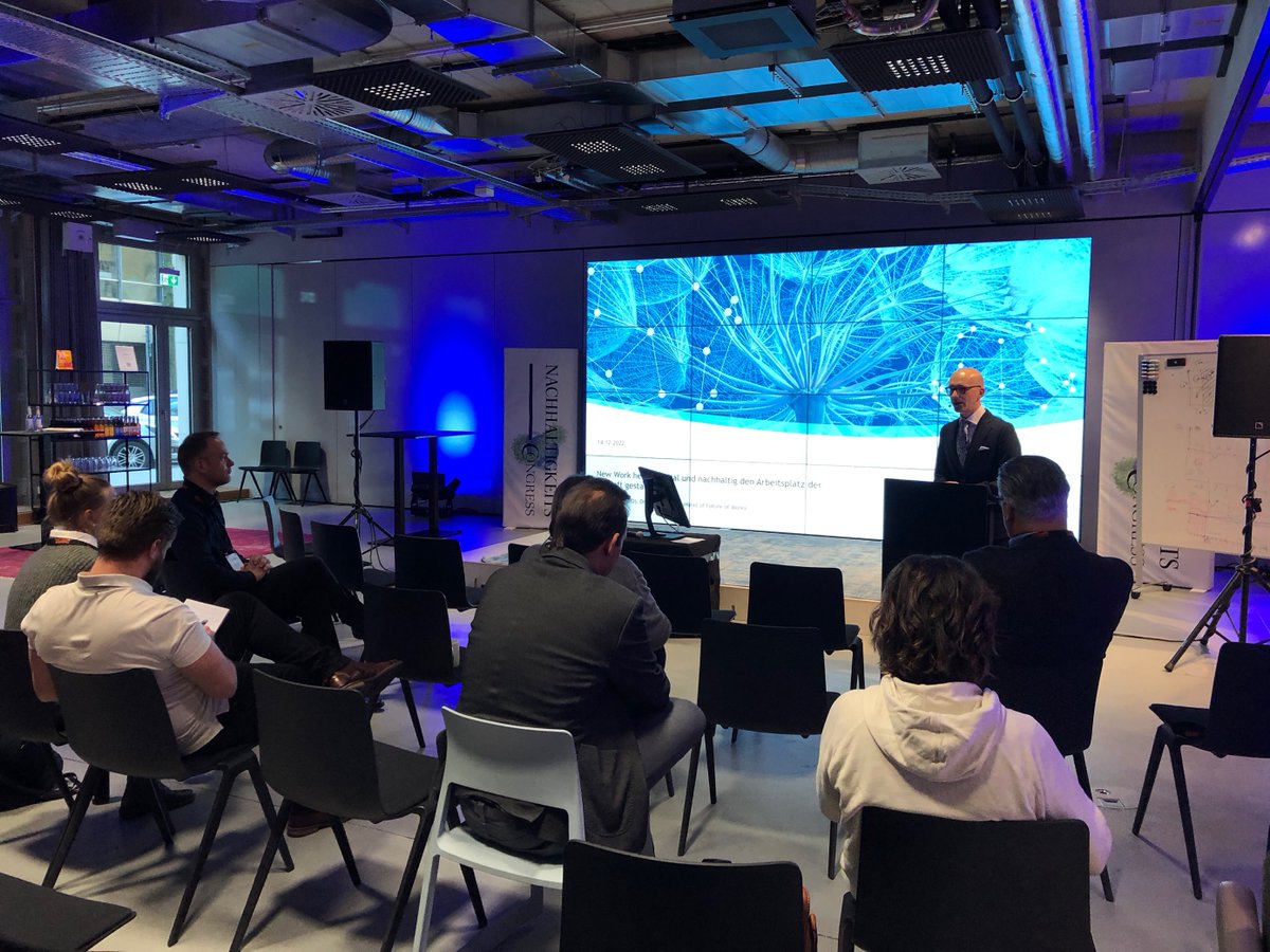 Unser Kollege Dr. Holger Braune war diese Woche beim Nachhaltigkeitskongress in DUS. Er hielt einen Vortrag darüber, dass New Work auch heißt, dass der Arbeitsplatz der Zukunft digital und nachhaltig gestaltet werden muss. #nachhaltigkeitskongress #newwork #nachhaltigdigital