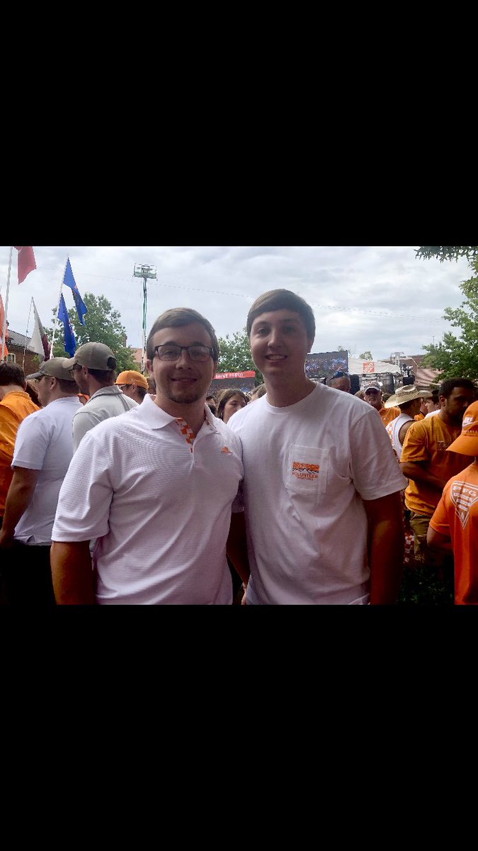 GunnerGarner's tweet image. Congratulations Beau! Proud of my little brother #UTGrad2022