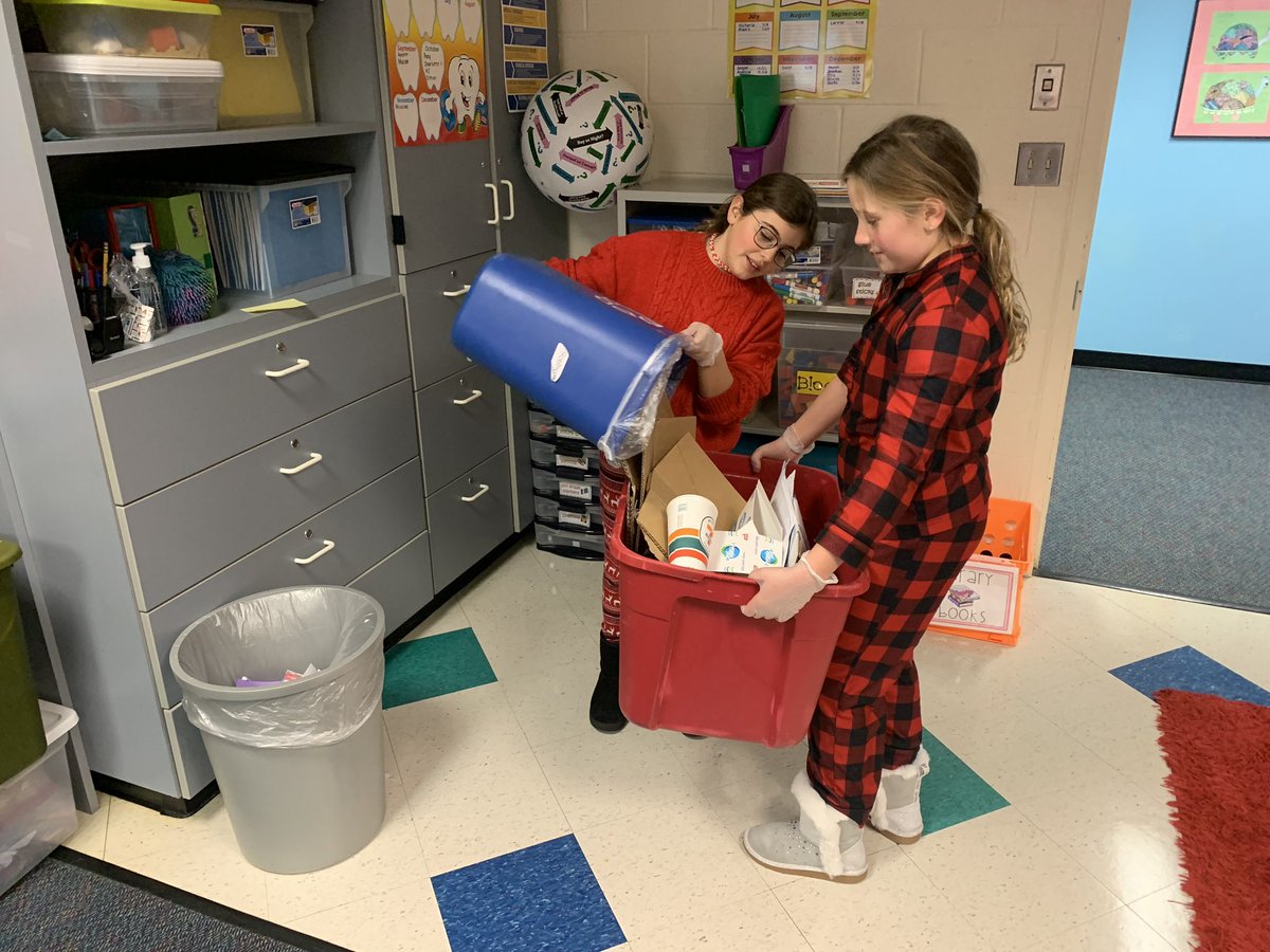 Our Long Branch Recycling Rangers are hard at work sorting our recycling ♻️to get our school ready for Winter Break! <a href="/APSVirginia/">Arlington Public Schools</a> #APSGreen #APSisAwesome
