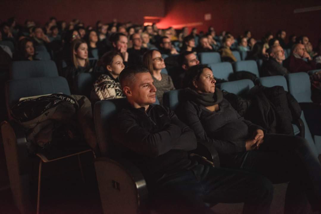 Prvog festivalskog dana na programu je bila novosadska premijera filma "Usekovanje" i film "Strahinja Banović". ⁣⁣⁣Sa nama su bili direktori fotografije ovih filmova - Jelena Stanković SAS i Marko Milovanović, koji su nakon projekcija učestvovali u razgovoru sa publikom.
⁣⁣