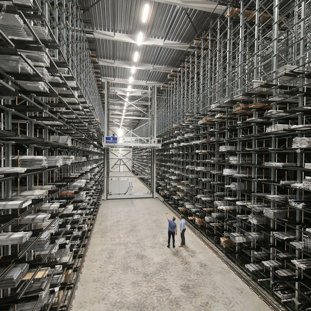 Stort utvalg av lister og rammer med gode "rammebetingelser". #ledlights #tflex #comhan #designinterior #fabric #shopinterior #signage #aluminum #aluminumprofile #aluminium #aluminiumprofil #frameprofile #bilderammer #rammelist #lysvegg #lysramme #storformat #messevegg #reklame