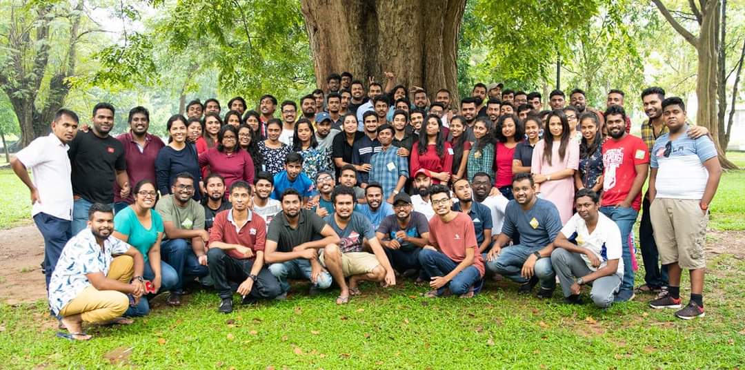 Throwback to #DecemberMeetup 1.0 &amp; 2.0 🤩🤩🤩

මේකේ ඉන්න කී දෙනෙක්ව අඳුරගන්න පුලුවන්ද බලන්න.. 🧐😏