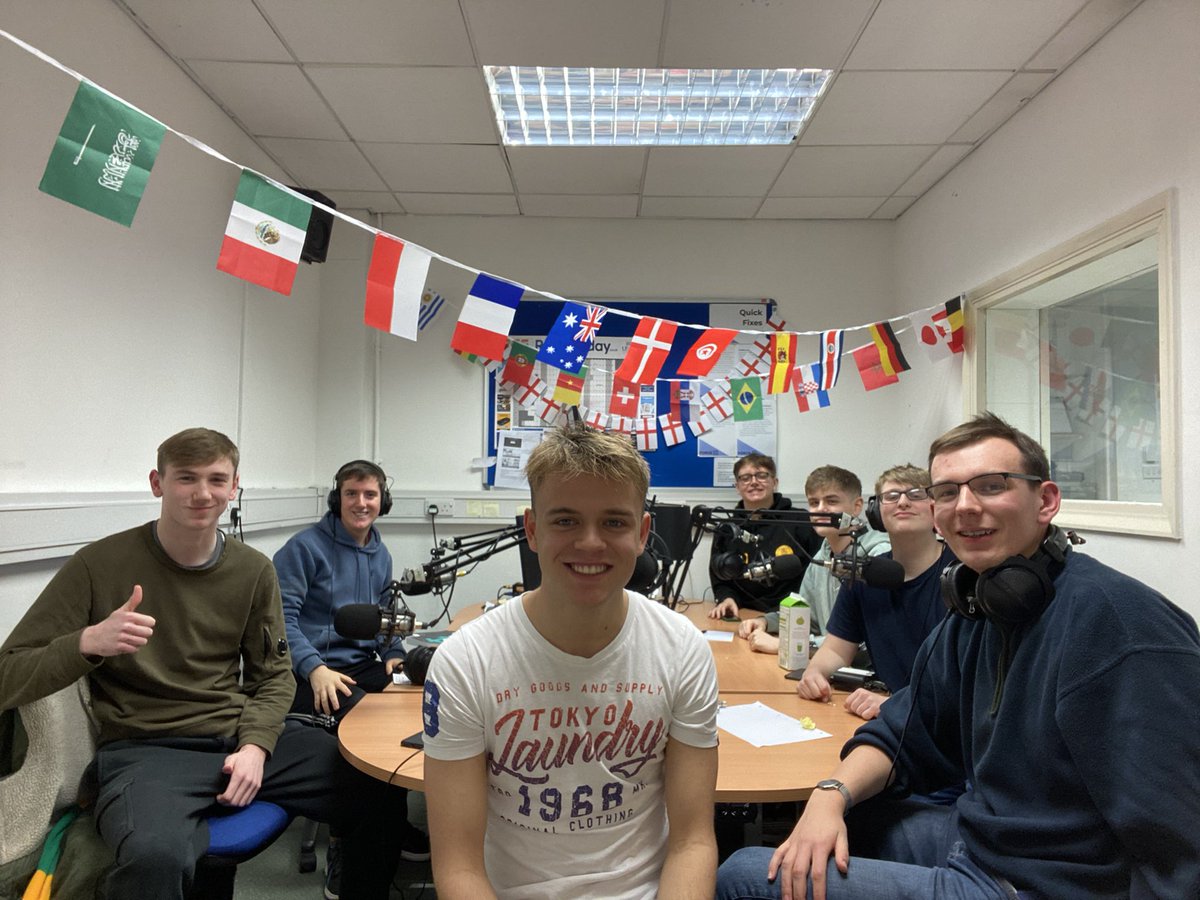 Last show of the semester live on @ForgeRadio last night.End of year special which meant a football/Christmas quiz! Also previewed #WorldCup final ahead of Sunday. Congrats to the winners and big thanks to all my guests this semester 👏🏻 #studentradio #forgeradio #christmas