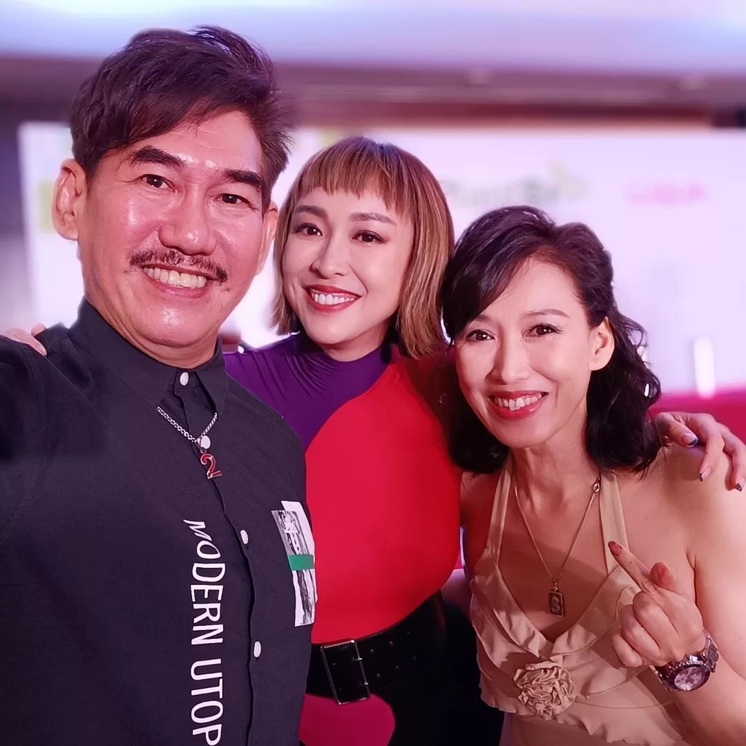 debbiegohdgss's tweet photo. #rabbit_ch3n Instagram：

Nice to meet up with my ex boss @Debbiegoh1108 …《心门》的女神战友 💕

#PlantBio #30周年庆典
#心门 #RevolvingHeart #ntv7
#吴天瑜 #DebbieGoh
#黎艳琼 #FeonLai
#陈沛兴 #RabbitChen https://t.co/r7tlvfR9Ru