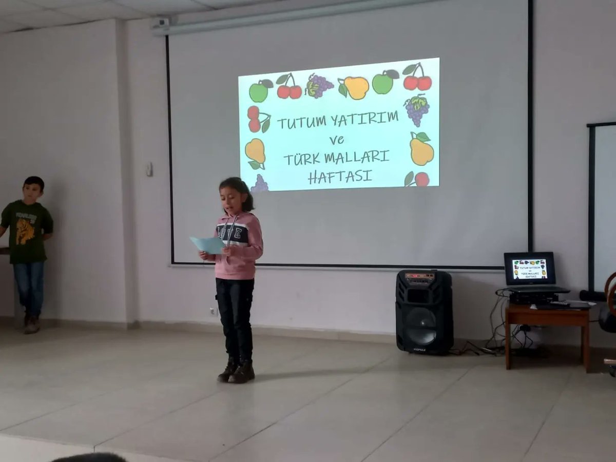 KaymakamSehit's tweet photo. Tutum, Yatırım ve Türk Malları Haftası kapsamında okulumuz öğrencilerinin hazırladığı şiir dinletisi ve video gösterisi çok amaçlı salonumuzda gerçekleştirildi.
@bingolmem @halilyucel6060 
@yusuf_tokus @halukcakan12 
@kigimem12 @HSEYINY91134982 https://t.co/uXrPocIisT