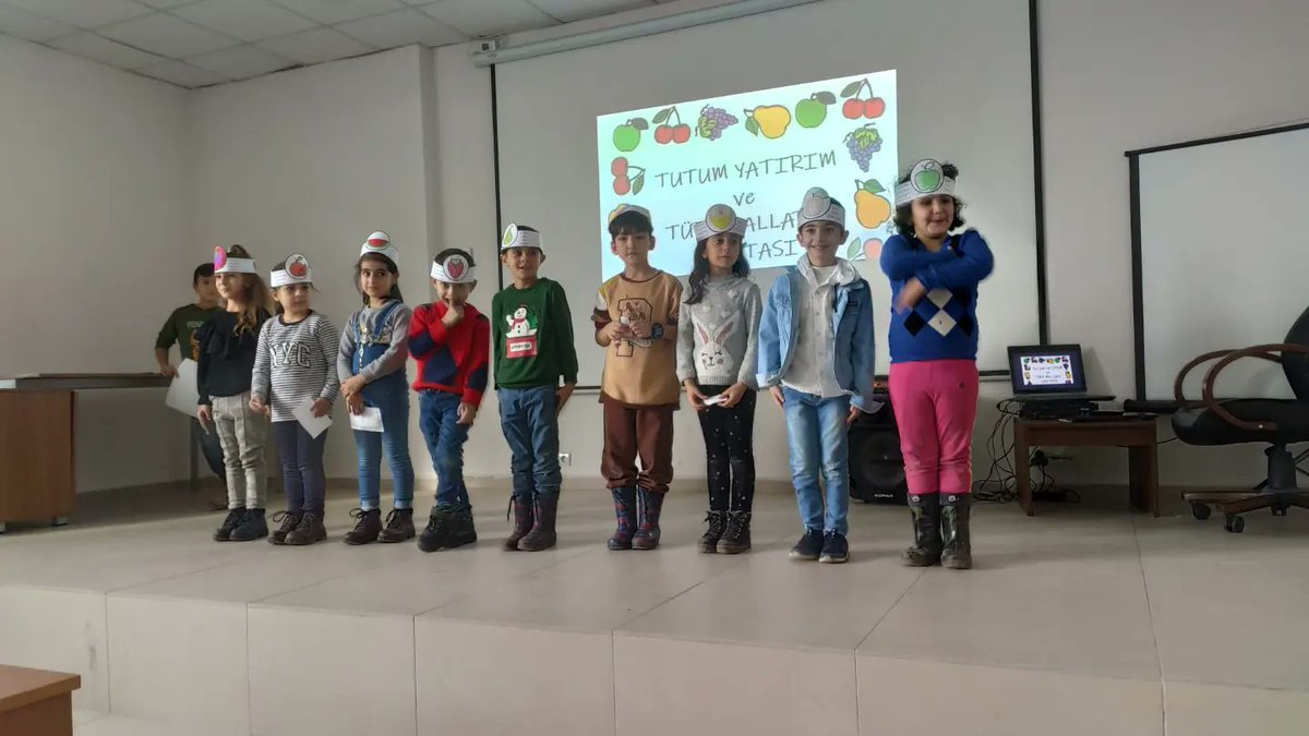 KaymakamSehit's tweet photo. Tutum, Yatırım ve Türk Malları Haftası kapsamında okulumuz öğrencilerinin hazırladığı şiir dinletisi ve video gösterisi çok amaçlı salonumuzda gerçekleştirildi.
@bingolmem @halilyucel6060 
@yusuf_tokus @halukcakan12 
@kigimem12 @HSEYINY91134982 https://t.co/uXrPocIisT