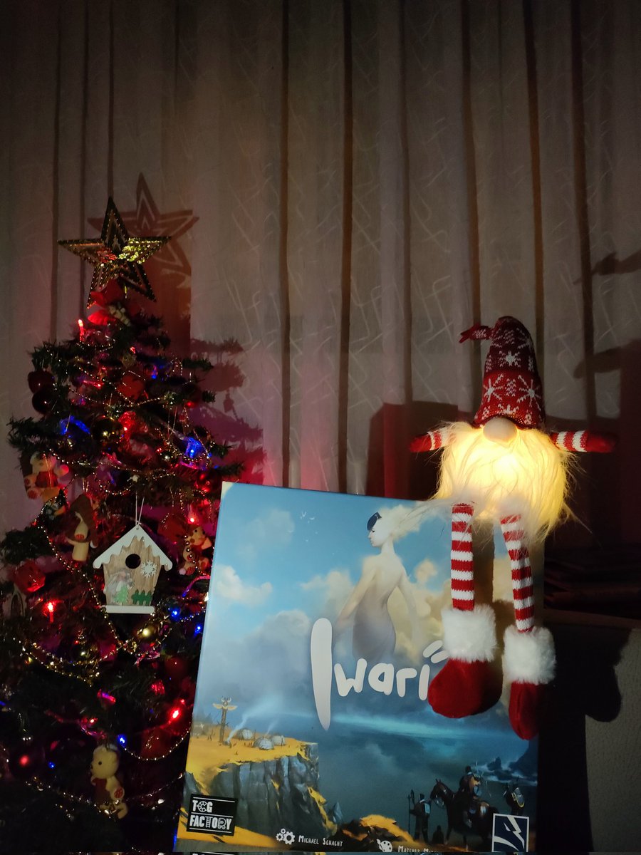 JessEaglerock's tweet photo. #TCGVIDAD con @Tcgfactory con esta maravilla que es Iwari, un juego de mayorías que funciona incluso a dos. Vaya piques y qué divertido es. Encima es precioso 😍 ¡Felices y jugonas fiestas! 🎄🥳🎉 https://t.co/sc1JQw89kl