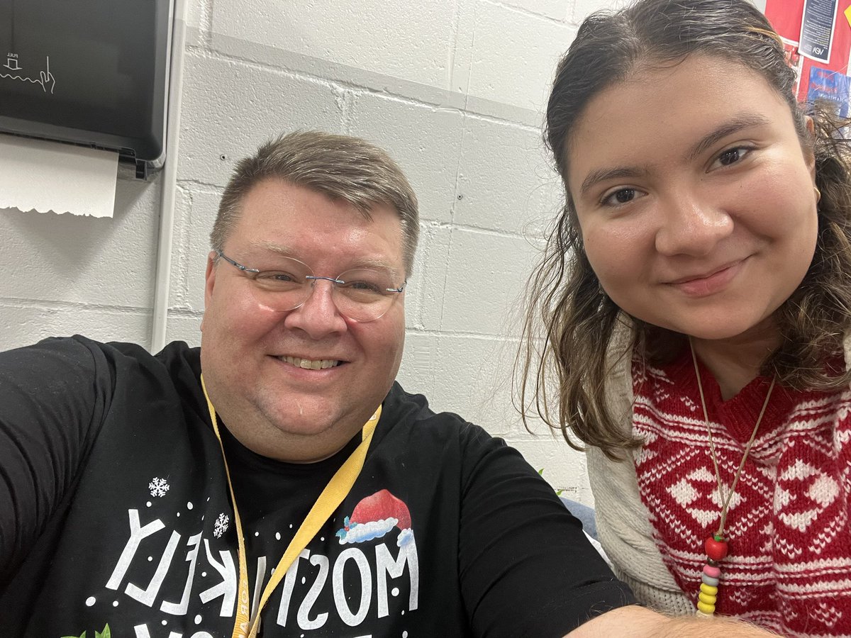 Happy Holidays from 4A and 4B!! ✨🐝<a href="/MrSullivanAPS/">Mr. Sullivan</a> <a href="/EscuelaKeyAPS/">Escuela Key Elementary</a>